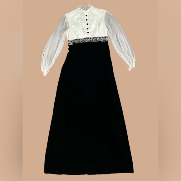 . Dresses & Skirts - Vintage Black Velvet Maxi Dress Sheer Sleeves Lace Trim Size Small